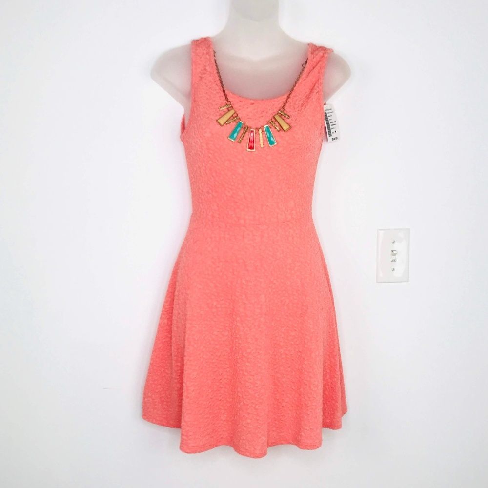 Love Culture Bow Back Stretch Necklace Dress